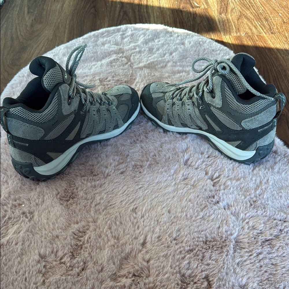 Merrell Women's Gray Trail Boots - Picture 5 of 8